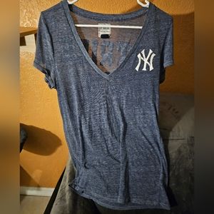 VS Pink Yankees Strike ‘Em Out V-Neck Tee Blue L